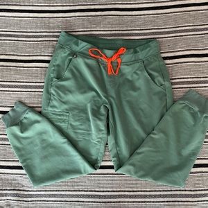 Figs Zamora jogger scrubs, petite medium.